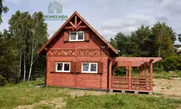 Julianek – letniskowy drewniany domek z tarasem – Drewnolandia – 33m²