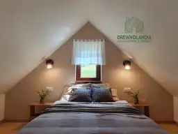 Domek CRK11 – drewniany całoroczny projekt z naturalnym wykończeniem