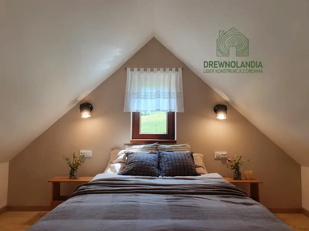 Domek CRK11 – drewniany całoroczny projekt z naturalnym wykończeniem