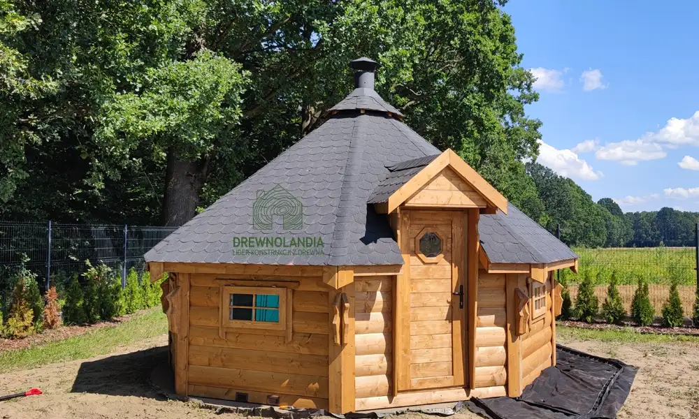 Domek grillowy "Jan" wykonany z drewna, producent Drewnolandia, wymiary 4,8m
