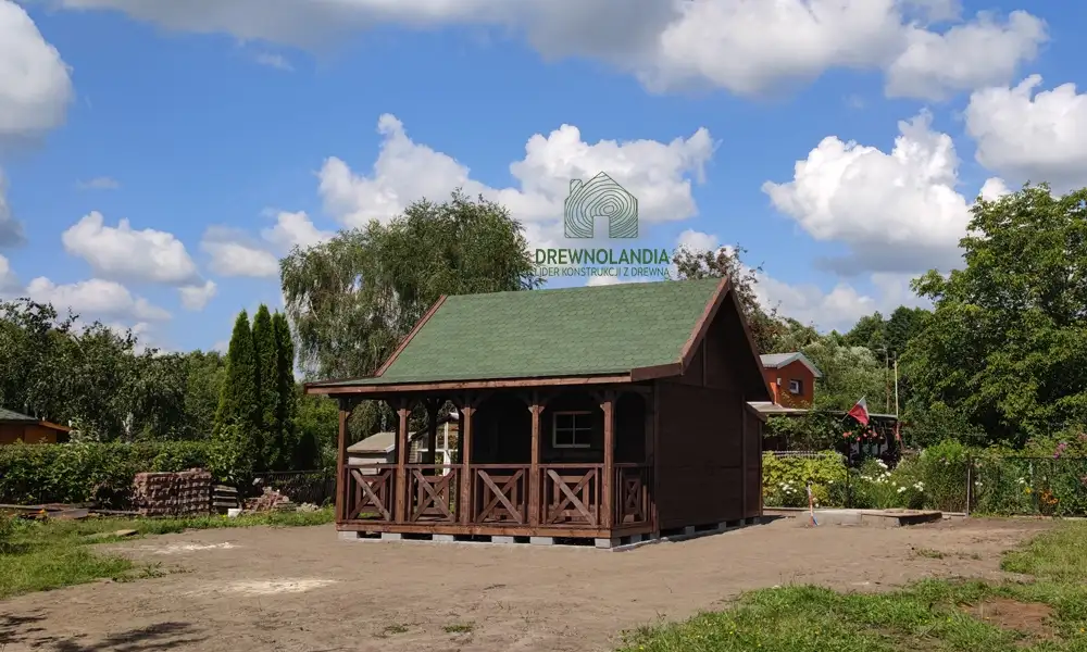 Mieszko I, ogrodowy domek drewniany z tarasem, Drewnolandia