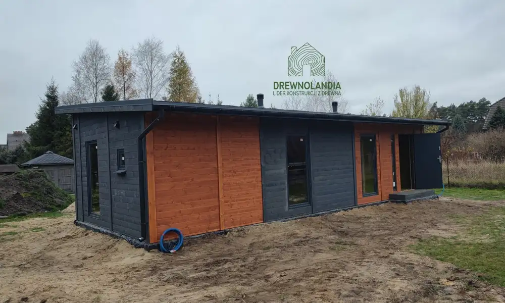 CRA5 – drewniany dom z tarasem i antresolą, idealny na każdą pogodę