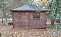 Drewniana szopka na narzędzia Jerzy, konstrukcja o wymiarach 4x3 m