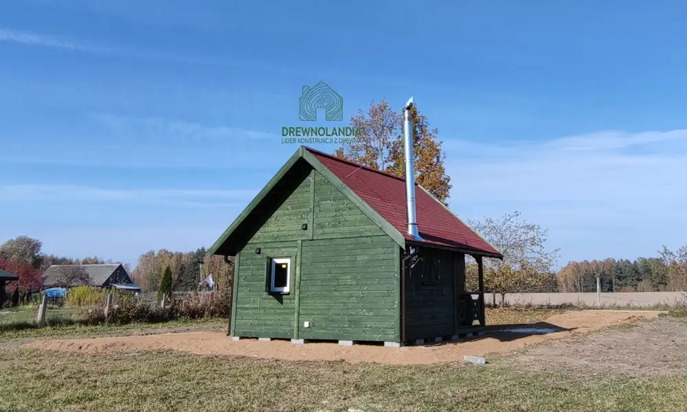 Całoroczny domek z drewna z tarasem – CRA1