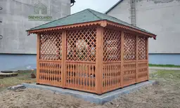 Kwadratowa drewniana altanka ogrodowa Aleksandra o wymiarach 3x4 m