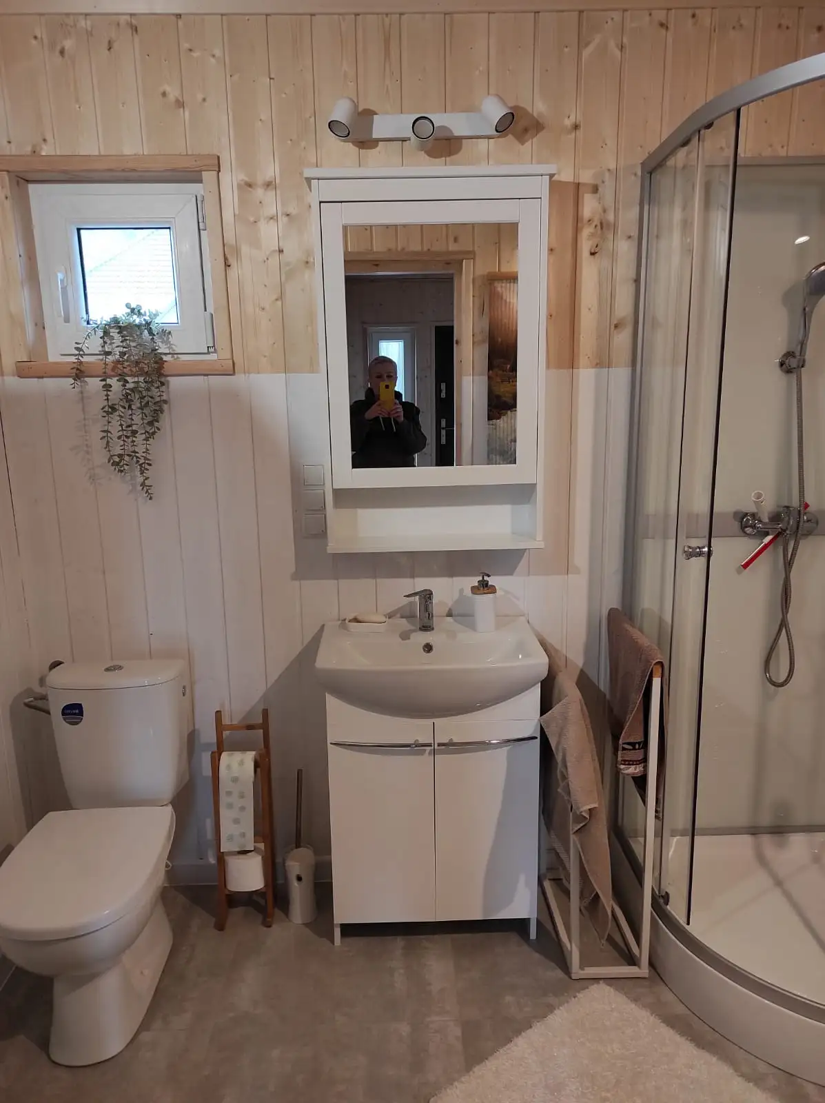 Widok na wnętrze domu CRK17 – jasne, przestronne pomieszczenie