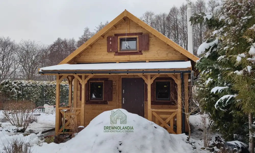 Macel II, 25m², domek drewniany z tarasem, nowoczesny projekt