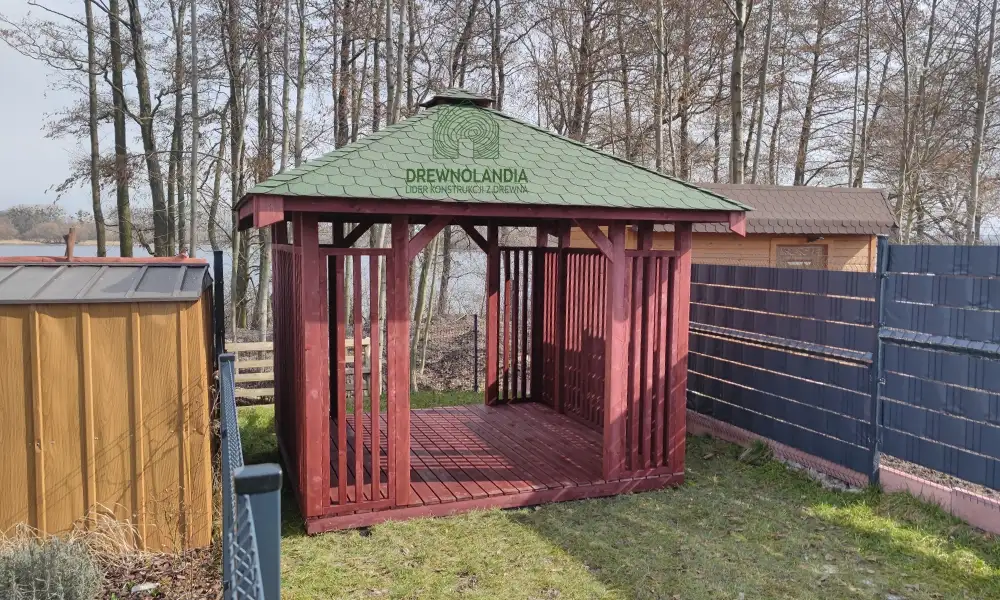 Kwadratowa altanka drewniana Zofia – idealna do ogrodu