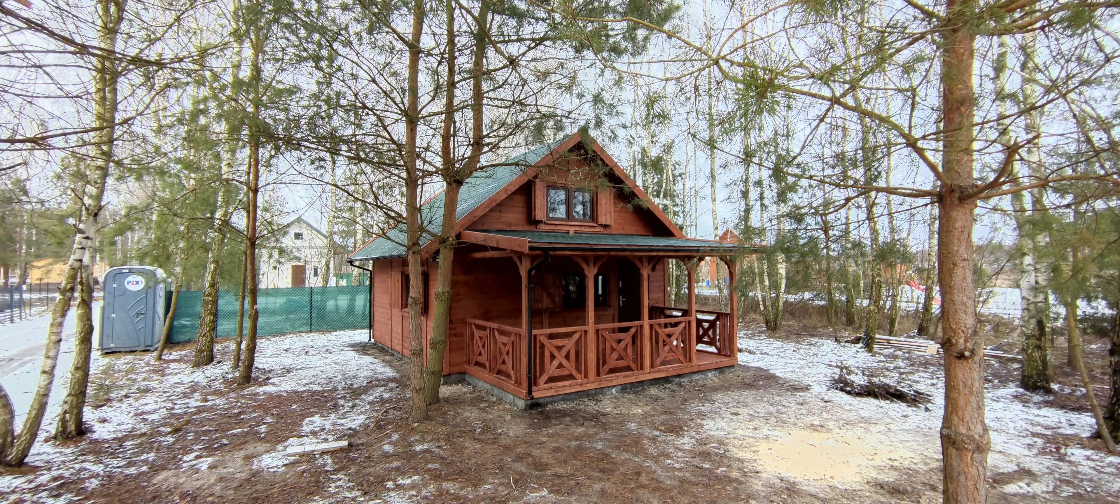 Marcel IV – kompaktowy domek rekreacyjny z dużymi oknami