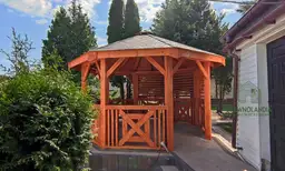 Drewniana altanka Eliza ośmiokątna, idealna do ogrodu