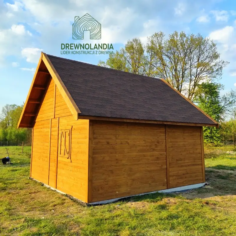 Drewnolandia – letniskowy domek Wiktor II z przestronnym tarasem