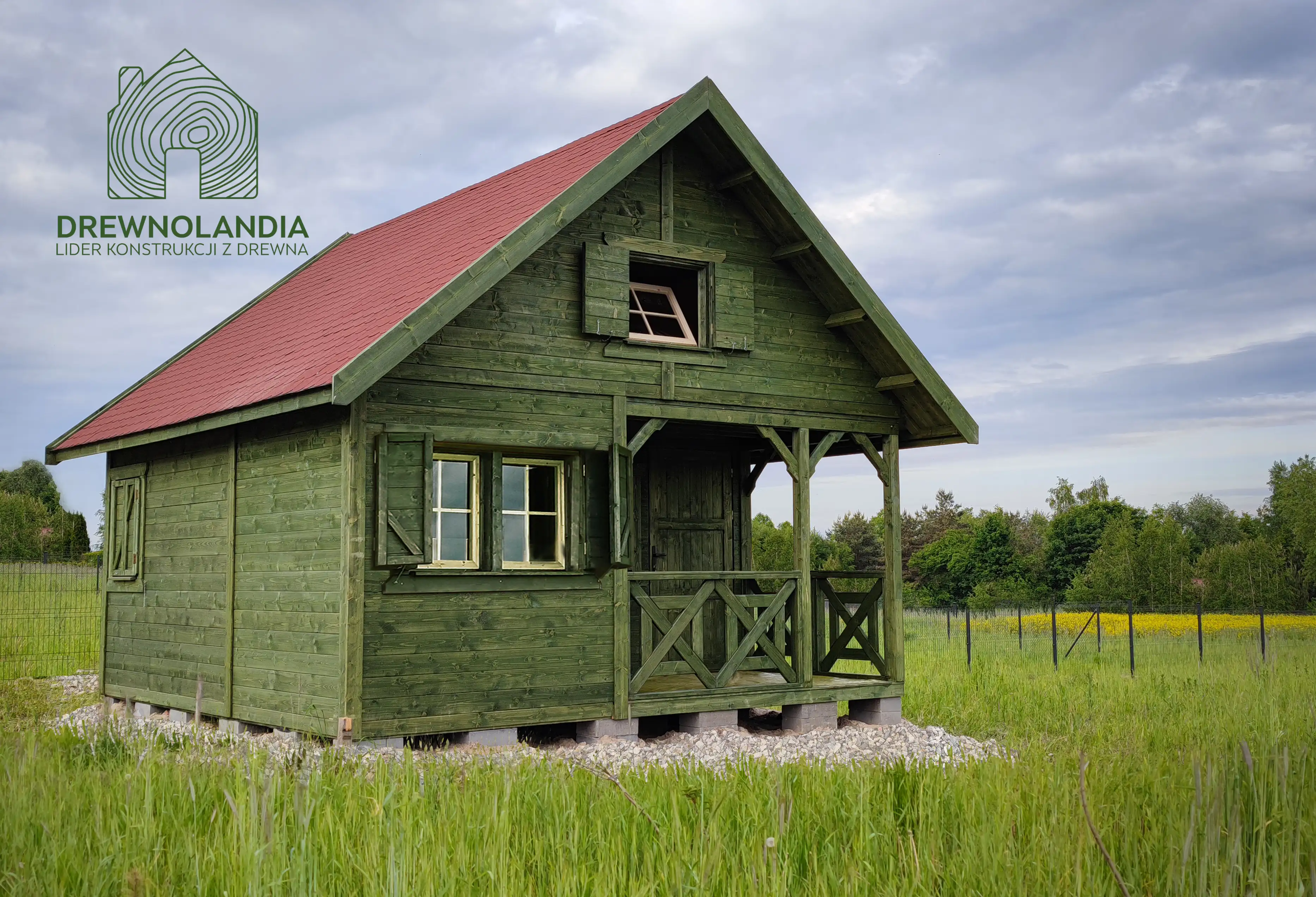 Klasyczny domek Wiktor II – widok od frontu z tarasem