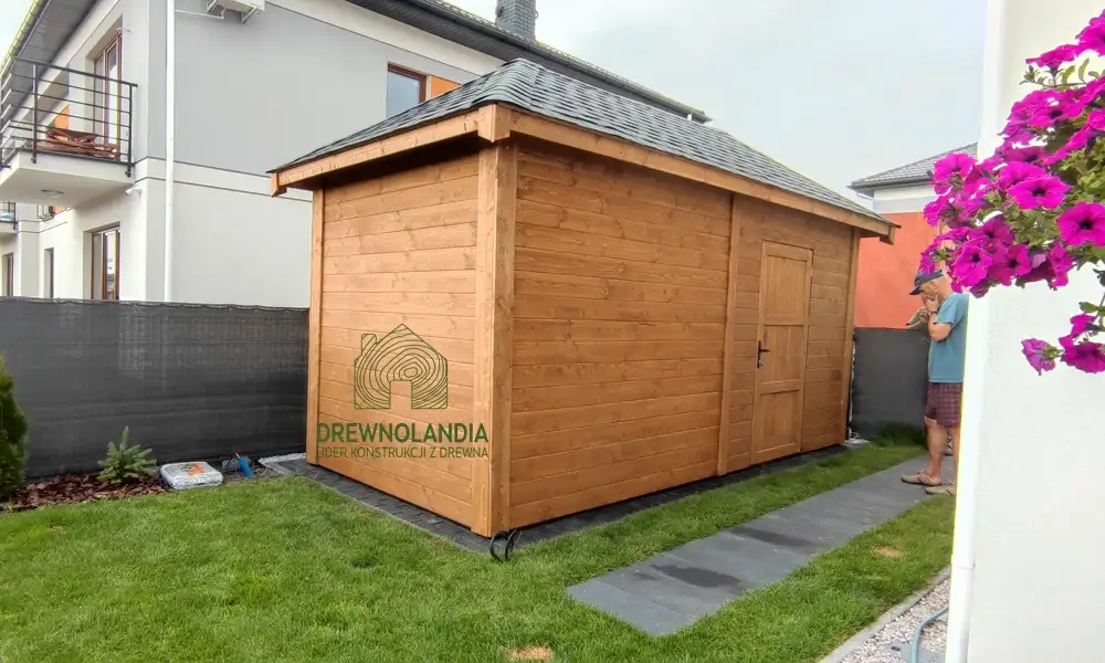 Domek narzędziowy Jerzy z drewna, zintegrowana szopka na narzędzia