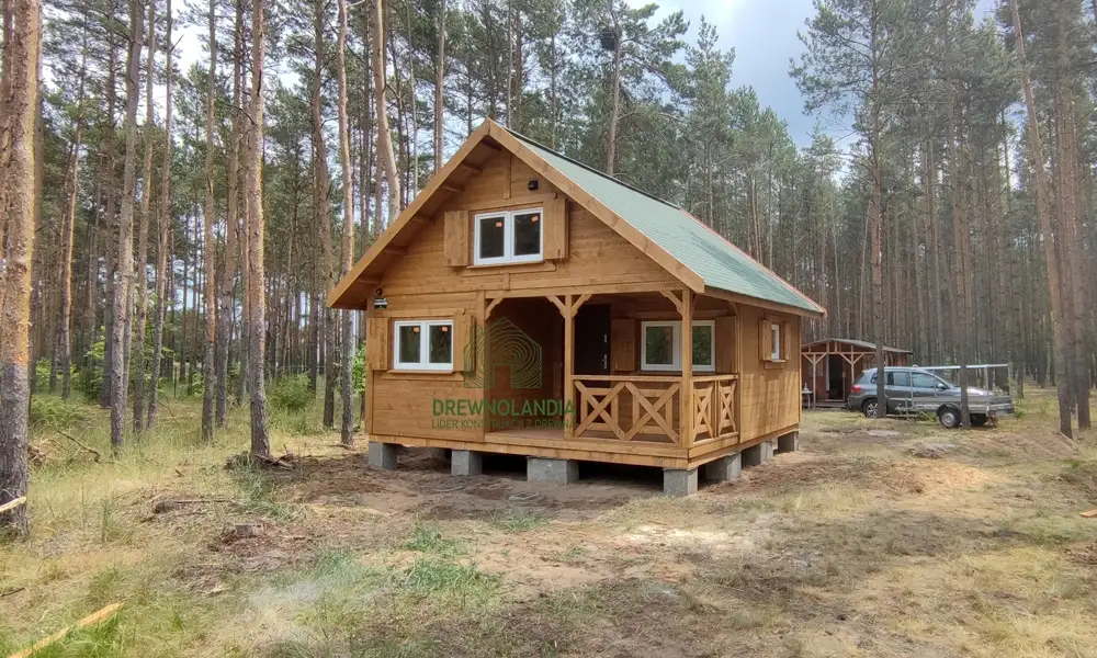 CRA4 – drewniany domek z antresolą i nowoczesnym designem