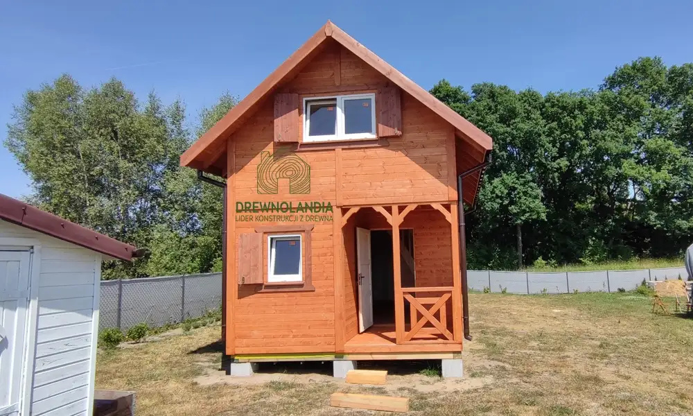 Drewniany domek CRA3 – całoroczny z antresolą, idealny na każdą okazję