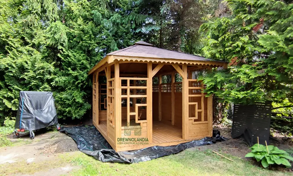 Altanka ogrodowa Kamila wykonana z drewna, o powierzchni 9 m²