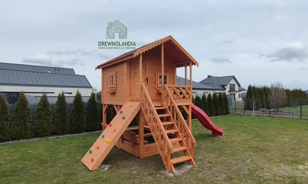 Domek dla dzieci Bolek - 2,8m x 2m z małym placem zabaw