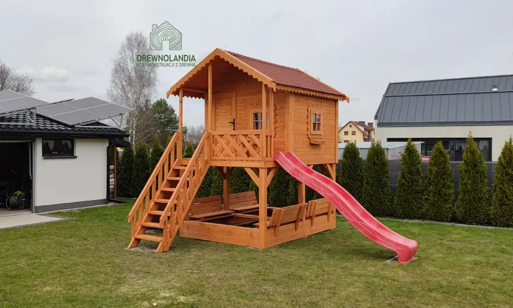 Bolek – drewniany domek z placem zabaw – idealny dla dzieci