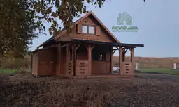Drewnolandia duży domek z tarasem Janusz - całoroczny domek drewniany na działkę