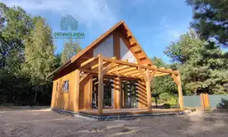 Drewniany domek letniskowy Leon III z tarasem w klasycznym stylu