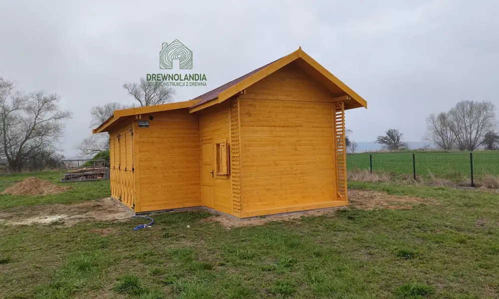 Oliwia Bis - drewniana wiata samochodowa, wymiary 9x3,5 m, dodatkowe zadaszenie na przechowywanie