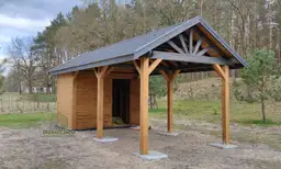 Drewniana wiata samochodowa Agnieszka - kompaktowe zadaszenie na auto