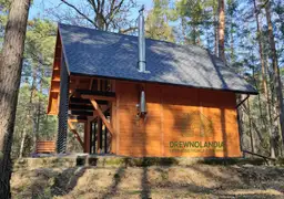 Drewniany domek CRA10 na działkę – całoroczny rekreacyjny projekt