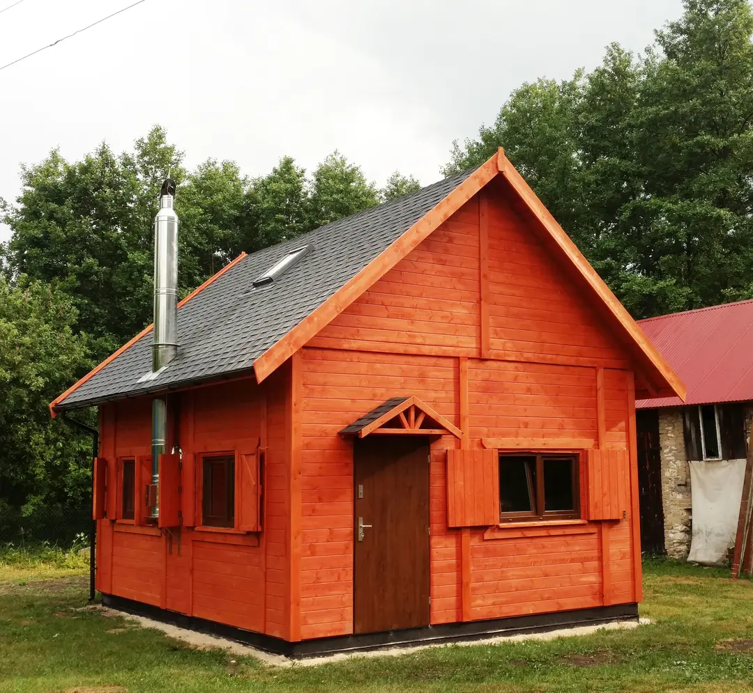 domek całoroczny z kominem