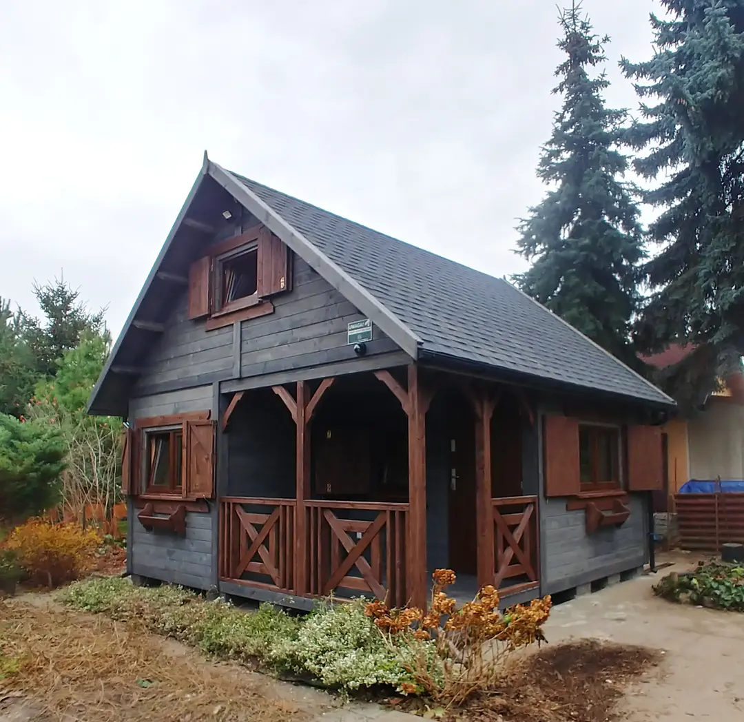 domek szary od producenta